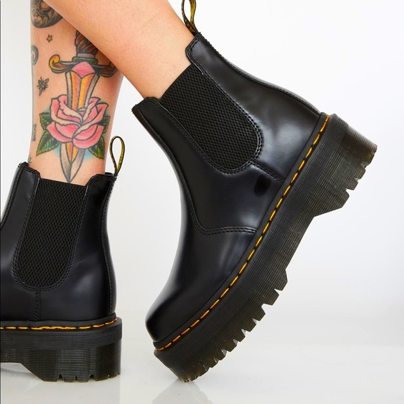 • SOLD • DR. MARTEN CHELSEA BOOT - Picture 1 of 5